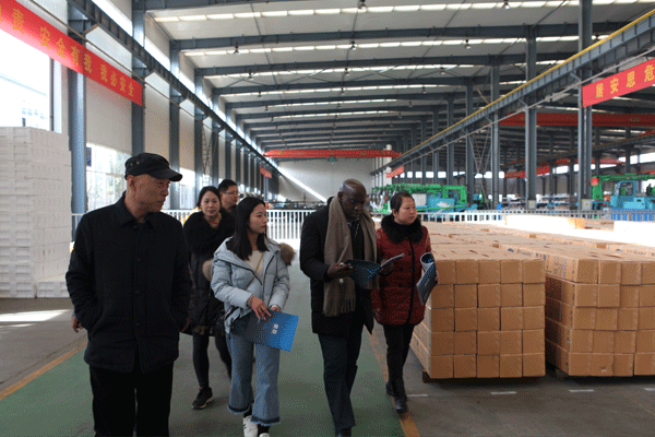 乌干达客户到公司参观考察