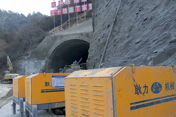 河南耿力工程设备承建汉十铁路丁家营